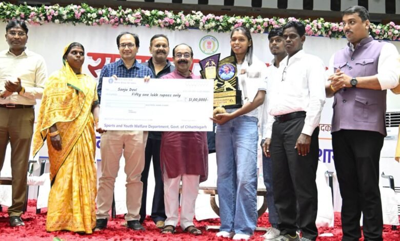 मधु सिदार और गीता यादव को 11.12-11.12 लाख रुपए का विशेष सहायता पैकेज