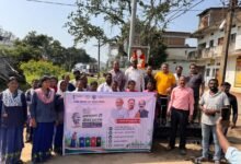 राष्ट्रपिता महात्मा गांधी की जयंती पर लखनपुर में ‘सेवा संकल्प अभियान’ के तहत स्वच्छता सेवा अभियान में की सहभागिता