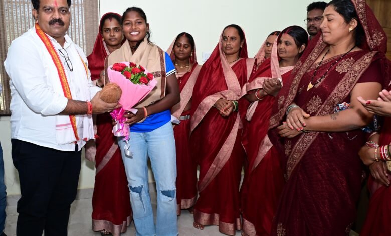 महत्वपूर्ण उपलब्धि के लिए बधाई एवं शुभकामनाएं दी