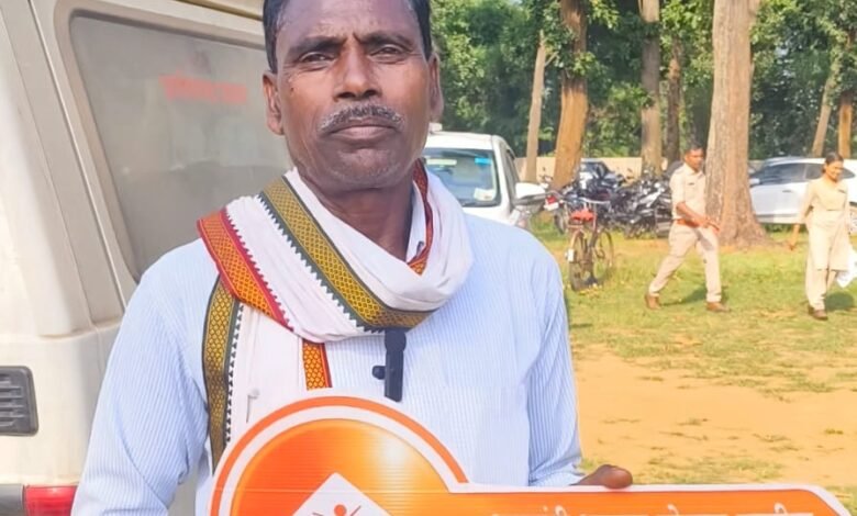 मिट्टी की दीवारों से पक्के आशियाने तक: राजा राम के वर्षों पुराने सपने को प्रधानमंत्री आवास योजना ने दिया आकार मिट्टी की दीवारों से पक्के आशियाने तक: राजा राम के वर्षों पुराने सपने को प्रधानमंत्री आवास योजना ने दिया आकार