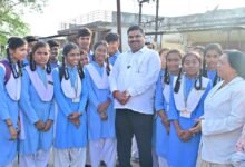 विद्यार्थियों की मांग पर प्रार्थना शेड एवं मंच निर्माण के दिए निर्देश