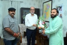 राज्यपाल श्री रमेन डेका से महाराजा कमल चंद्र भंज देव ने की भेंट