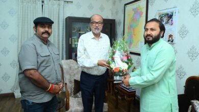 राज्यपाल श्री रमेन डेका से महाराजा कमल चंद्र भंज देव ने की भेंट