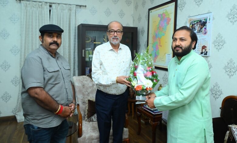 राज्यपाल श्री रमेन डेका से महाराजा कमल चंद्र भंज देव ने की भेंट राज्यपाल श्री रमेन डेका से महाराजा कमल चंद्र भंज देव ने की भेंट