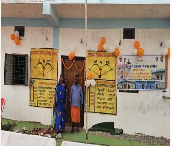 पहाड़ी कोरवा परिवार को मिला सुरक्षित आशियाना, बारिश में टपकती छत और घर की सुरक्षा की चिंता हुई दूर पहाड़ी कोरवा परिवार को मिला सुरक्षित आशियाना, बारिश में टपकती छत और घर की सुरक्षा की चिंता हुई दूर