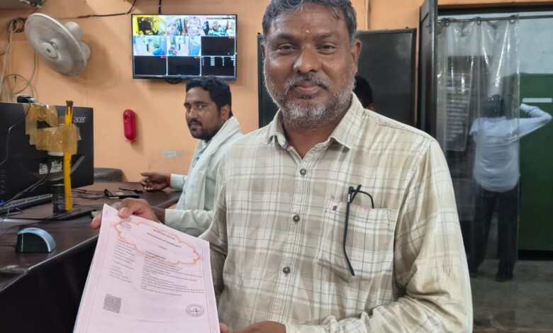 रजिस्ट्री हुई और तुरंत हो गया नामांतरण, अजीत राम साहू को नहीं लगाने पड़े तहसील के चक्कर रजिस्ट्री हुई और तुरंत हो गया नामांतरण, अजीत राम साहू को नहीं लगाने पड़े तहसील के चक्कर
