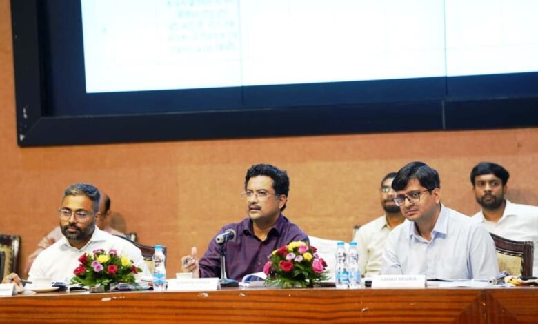 नगरीय प्रशासन विभाग के प्रमुख सचिव ने रायपुर नगर निगम के कार्यों की समीक्षा की