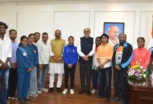 राज्यपाल श्री रमेन डेका से प्रदेश के उत्कृष्ट खिलाड़ियों ने की सौजन्य भेंट