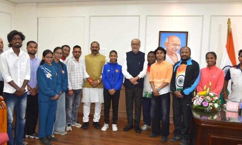राज्यपाल श्री रमेन डेका से प्रदेश के उत्कृष्ट खिलाड़ियों ने की सौजन्य भेंट राज्यपाल श्री रमेन डेका से प्रदेश के उत्कृष्ट खिलाड़ियों ने की सौजन्य भेंट