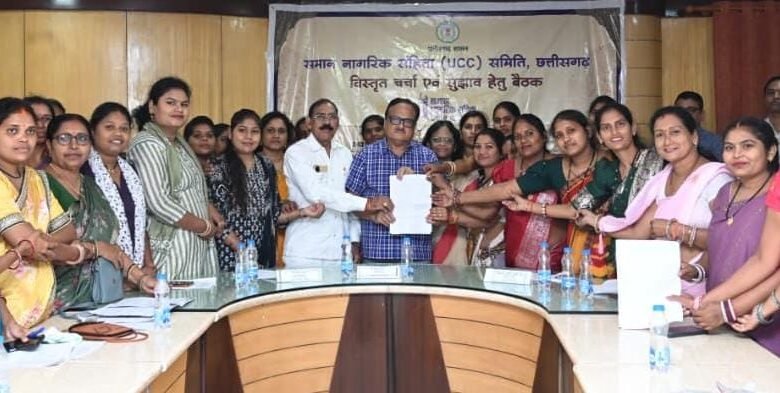 लिव-इन पंजीयन अनिवार्य करने की दिये सुझाव लिव-इन पंजीयन अनिवार्य करने की दिये सुझाव