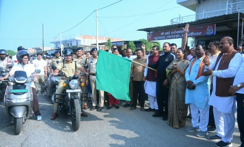 महिला एवं बाल विकास मंत्री लक्ष्मी राजवाड़े और स्वास्थ्य मंत्री श्याम बिहारी जायसवाल बाइक रैली में हुए शामिल