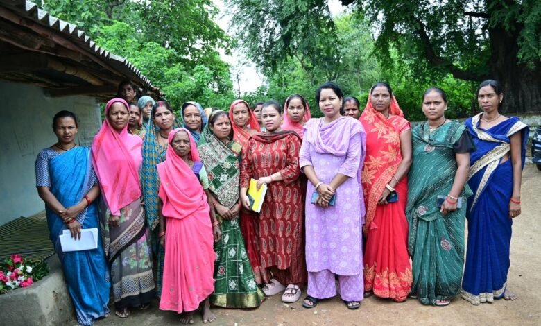 महिला सशक्तिकरण से ग्रामीण अर्थव्यवस्था को मिल रही नई मजबूती, स्वावलंबन और स्वरोजगार की दिशा में बढ़ रहे महिलाओं के कदम महिला सशक्तिकरण से ग्रामीण अर्थव्यवस्था को मिल रही नई मजबूती, स्वावलंबन और स्वरोजगार की दिशा में बढ़ रहे महिलाओं के कदम