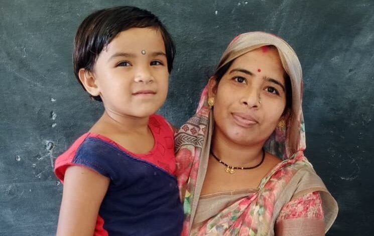 हर महीने मिलने वाली एक हजार रुपये की सहायता से शुरू किया सिलाई का काम, परिवार की आर्थिक स्थिति सुधारने में बनीं सहभागी