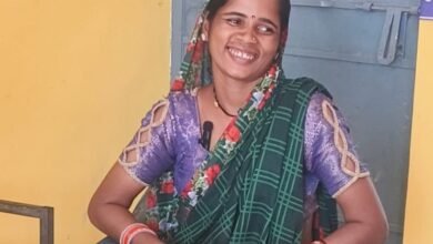 योजना की 32वीं किस्त मिलने से मानकुंवर के चेहरे पर आई खुशी, बच्चों के लिए खरीद रही हैं कॉपी-पेन और जरूरी शैक्षणिक सामग्री