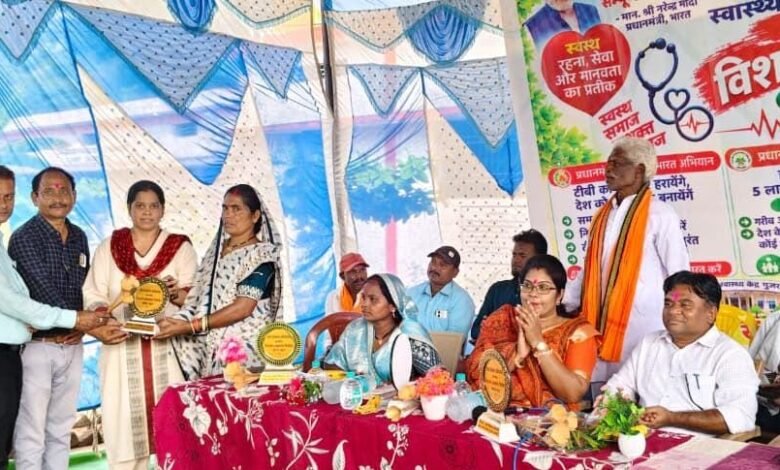धमतरी जिला के मोंगरागहन में मेगा स्वास्थ्य शिविर का आयोजन धमतरी जिला के मोंगरागहन में मेगा स्वास्थ्य शिविर का आयोजन