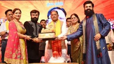 मुख्यमंत्री श्री साय रायपुर में आयोजित विभिन्न गरबा महोत्सवों में हुए शामिल, दुर्गा पूजा पंडालों में किए माता के दर्शन