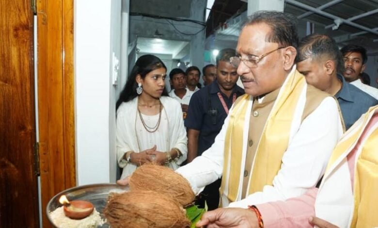 मुख्यमंत्री श्री साय भण्डारपुरी धाम में आयोजित गुरु दर्शन एवं संत समागम मेले में हुए शामिल