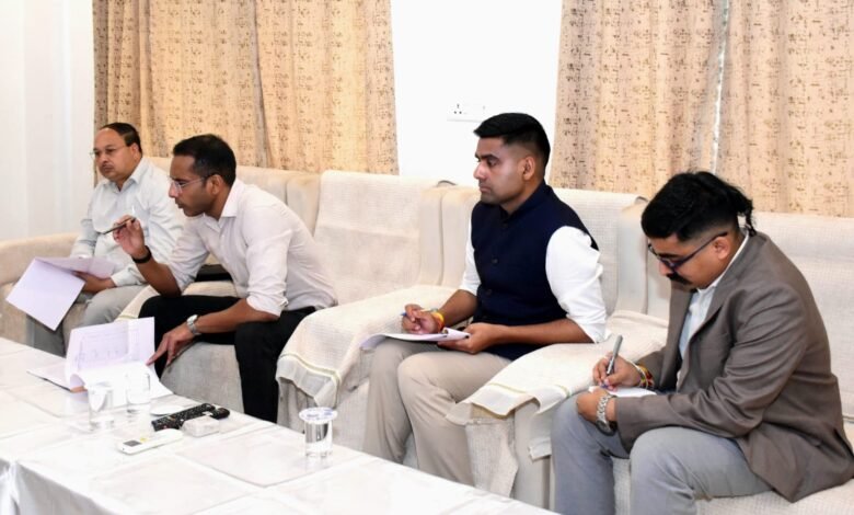 पुराने निर्माण कार्यों को दिसम्बर तक पूर्ण करने के दिए निर्देश