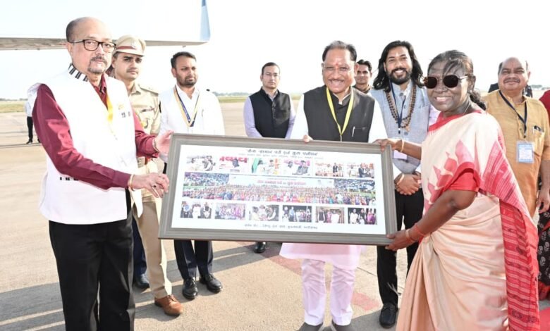 राष्ट्रपति श्रीमती द्रौपदी मुर्मु छत्तीसगढ़ प्रवास के पश्चात रायपुर से हुईं रवाना राष्ट्रपति श्रीमती द्रौपदी मुर्मु छत्तीसगढ़ प्रवास के पश्चात रायपुर से हुईं रवाना