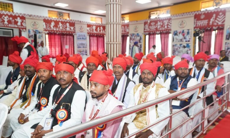 मुरिया दरबार में राष्ट्रपति ने आदिवासी समाज की समृद्ध संस्कृति, परंपराओं और सामाजिक व्यवस्था की सराहना की मुरिया दरबार में राष्ट्रपति ने आदिवासी समाज की समृद्ध संस्कृति, परंपराओं और सामाजिक व्यवस्था की सराहना की