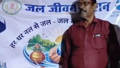 कभी पानी के लिए घंटों इंतजार, अब घर में नल खोलते ही भर रहे बर्तन कभी पानी के लिए घंटों इंतजार, अब घर में नल खोलते ही भर रहे बर्तन