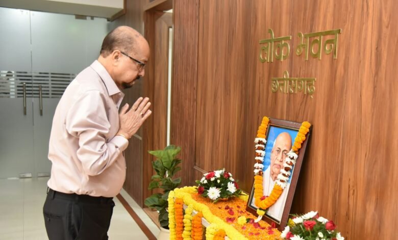 राज्यपाल श्री डेका ने सरदार वल्लभ भाई पटेल की जयंती पर उन्हें किया नमन राज्यपाल श्री डेका ने सरदार वल्लभ भाई पटेल की जयंती पर उन्हें किया नमन