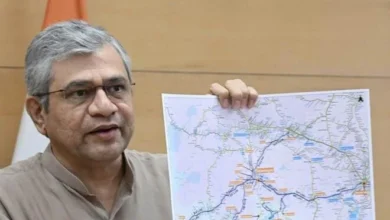 रेल मंत्री एवं मुख्यमंत्री अधिकारी ने सांतरागाछी एक्सप्रेस ट्रेन का हरी झंडी दिखाकर किया शुभारंभ