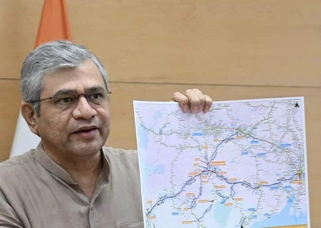 रेल मंत्री एवं मुख्यमंत्री अधिकारी ने सांतरागाछी एक्सप्रेस ट्रेन का हरी झंडी दिखाकर किया शुभारंभ